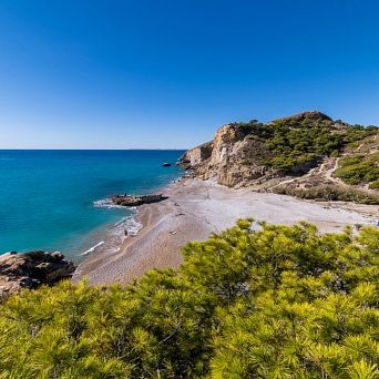 The sun chooses La Caleta at Montíboli to show its best version