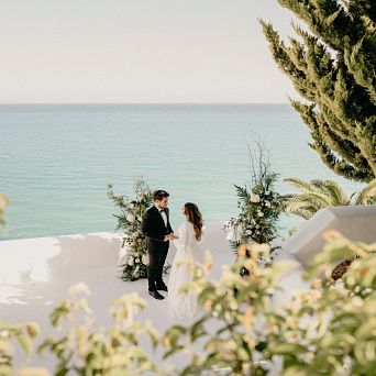 At the Hotel Montiboli the turquoise sea of Villajoyosa will witness your ceremony