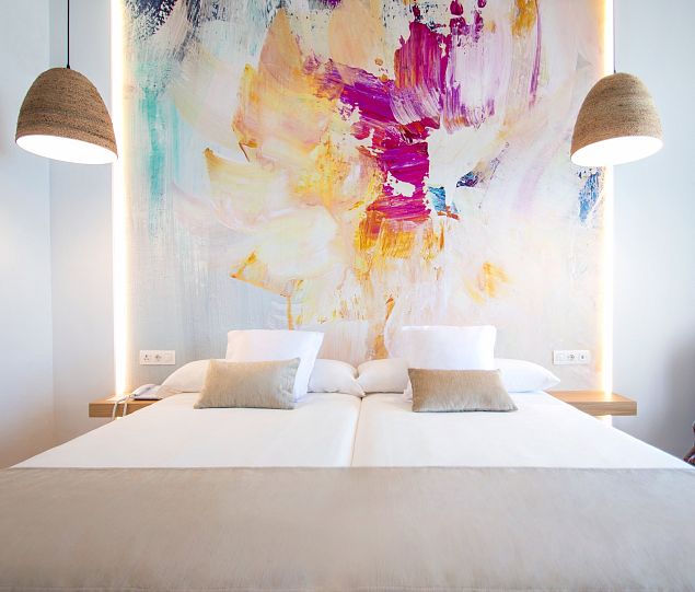 Double bed in the Contemporary Double room