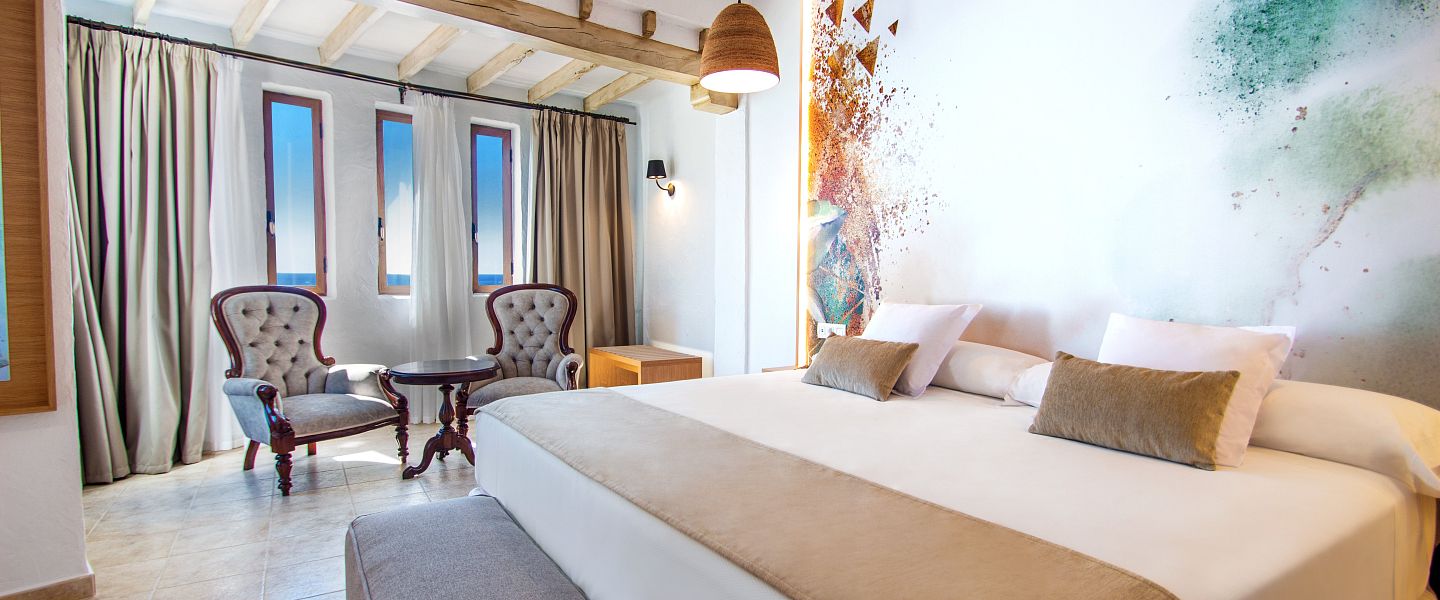 Contemporary Double with Lounge