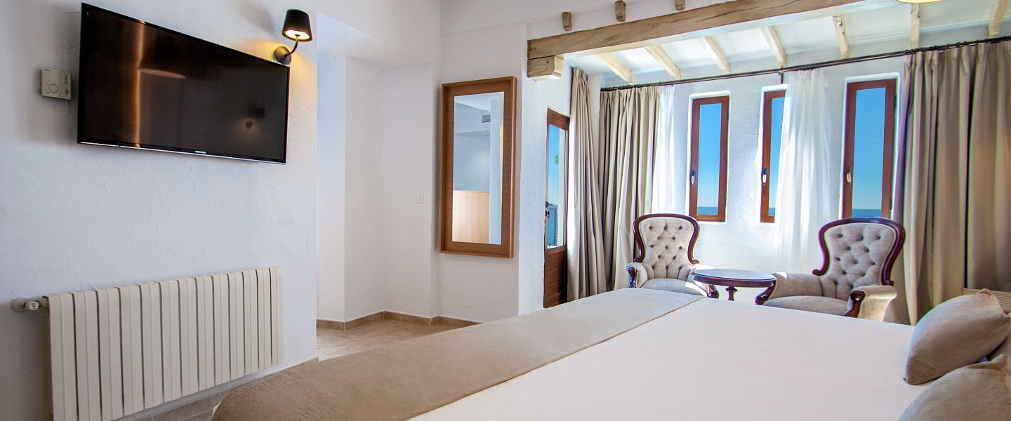 Contemporary Double with Lounge