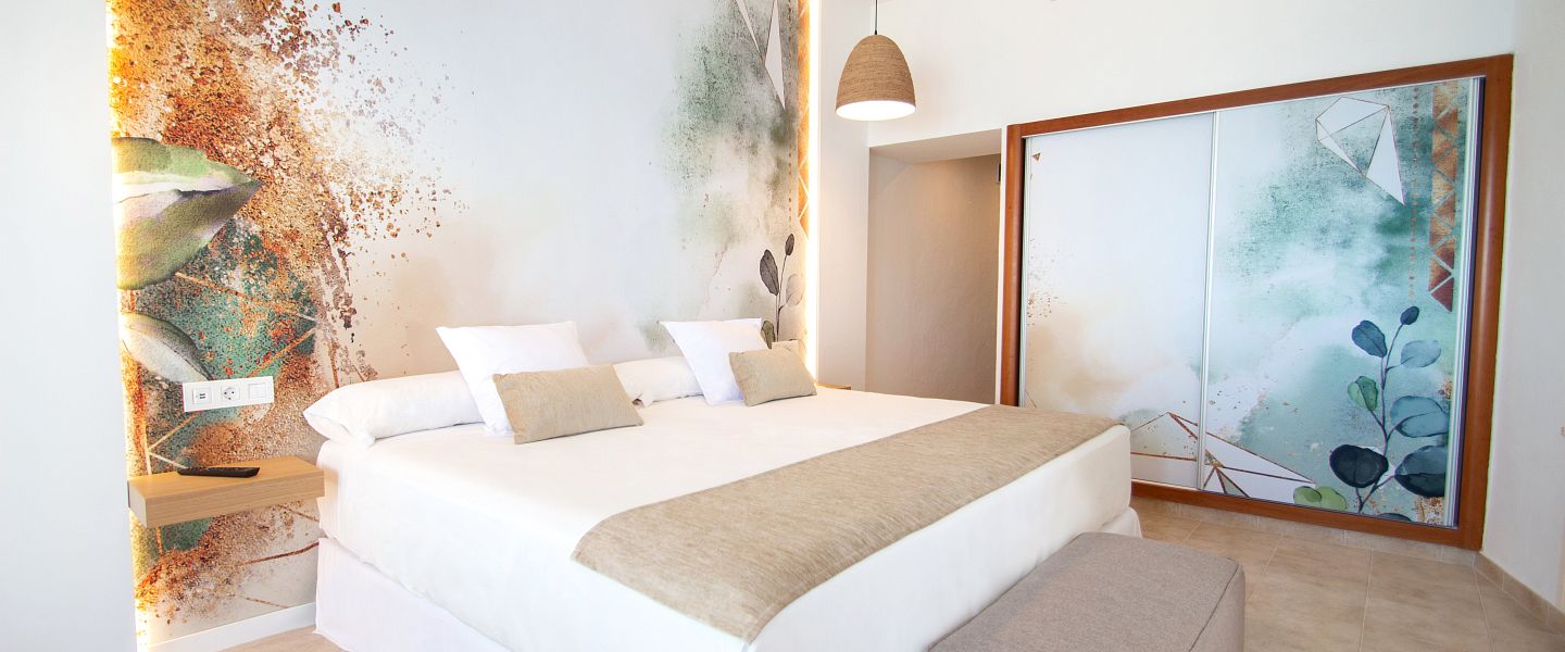 Contemporary Double with Lounge