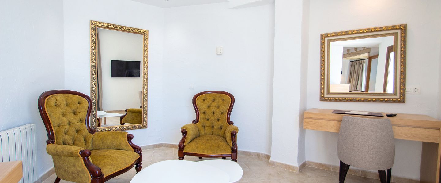 Contemporary Double with Lounge