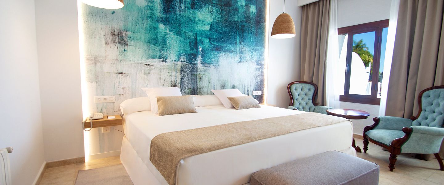 Contemporary Double with Lounge