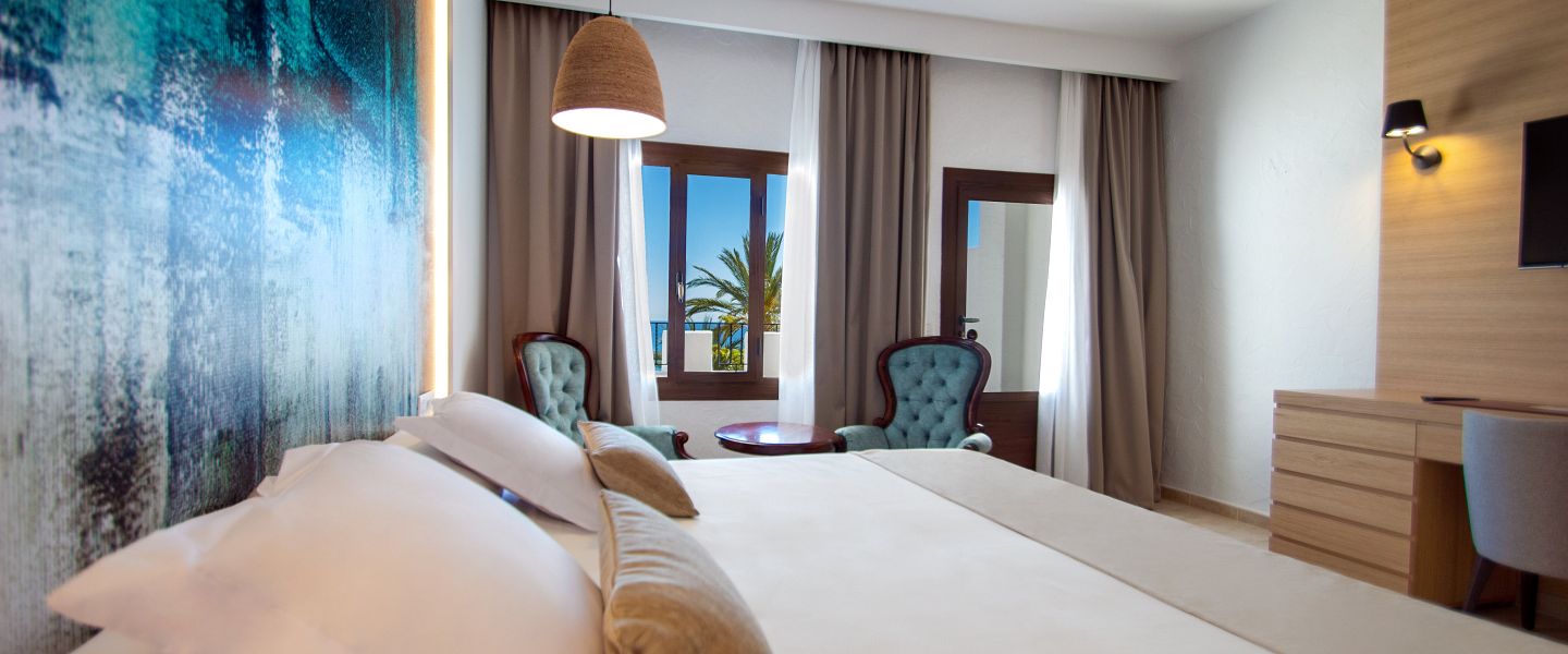 Contemporary Double with Lounge