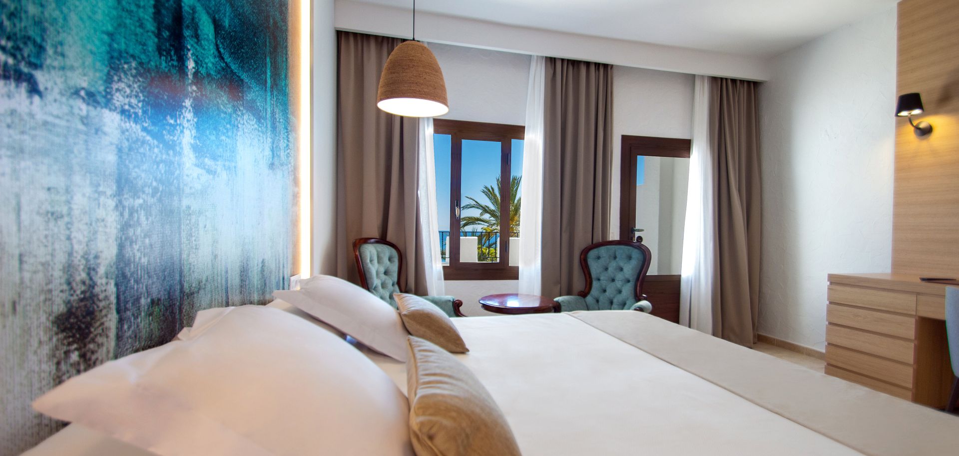 Double bed in the room