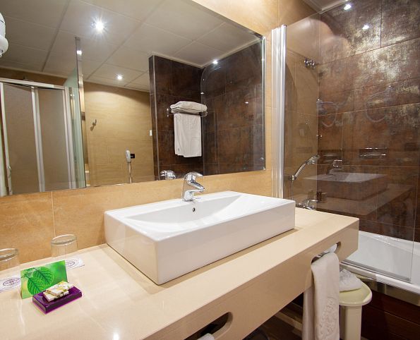 Contemporary Double with Lounge