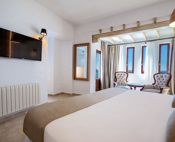 Contemporary Double with Lounge