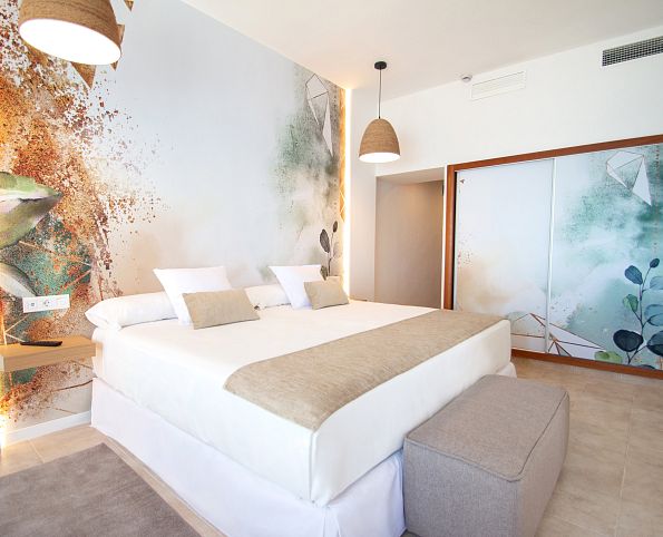 Contemporary Double with Lounge