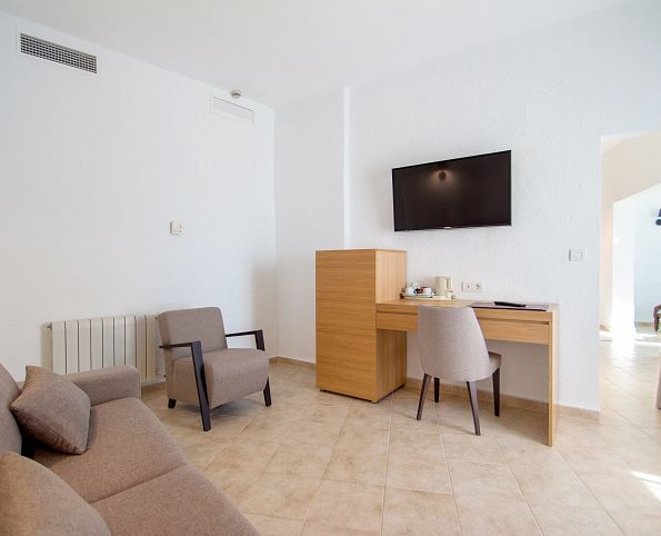 Contemporary Double with Lounge