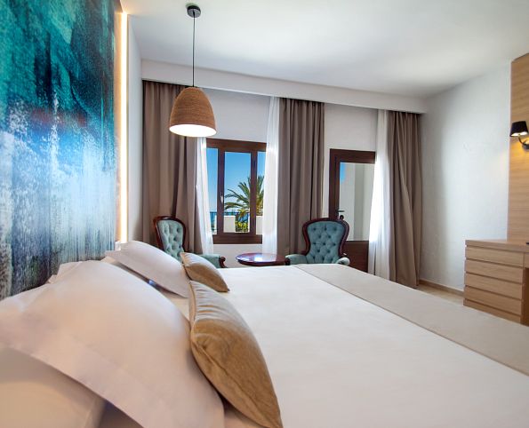 Contemporary Double with Lounge