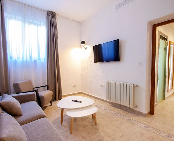 Contemporary Double with Lounge