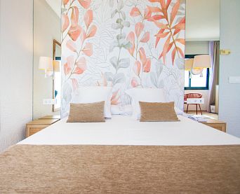 Torre Paradís room with sea view