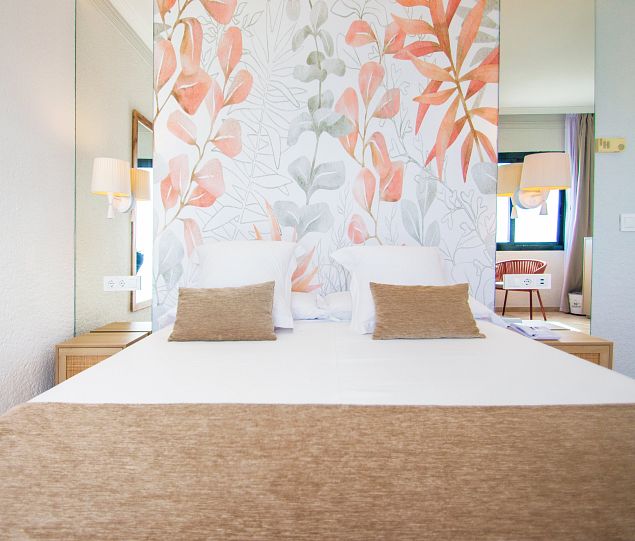 Torre Paradís room with sea view