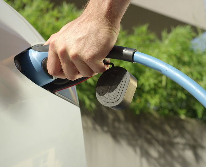 Charging station for electric cars