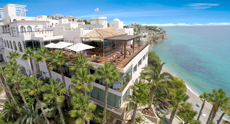 Exhibition The glass Shoe in the Hotel Servigroup Montíboli Magrit Shoes in the Hotel Montíboli in Villajoyosa